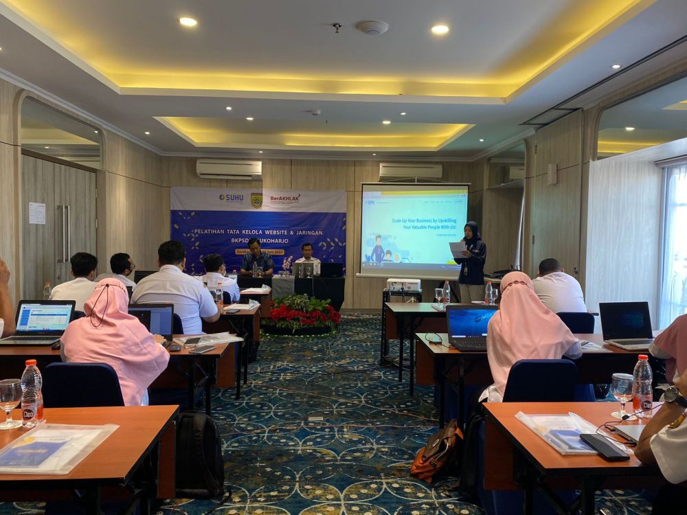 Pelatihan Pengelolaan Website dan Jaringan Bagi Para PNS di Solia Hotel Yosodipuro Solo