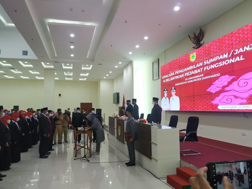 Upacara Pengambilan Sumpah/Janji dan Pelantikan Jabatan Fungsional PNS Kabupaten Sukoharjo
