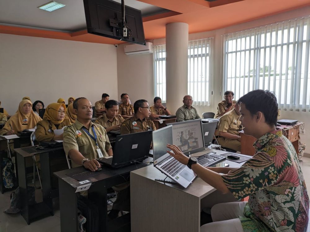 Pelatihan Pembuatan Bahan Ajar Berbasis Multimedia Tingkatkan Kompetensi Guru SMP di Kabupaten Sukoharjo