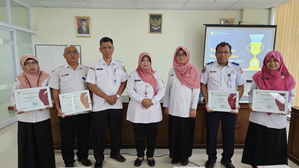 Pemkab Sukoharjo Beri Penghargaan PNS Berprestasi