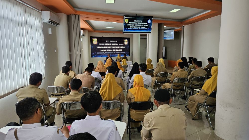 Pelatihan Pembuatan Bahan Ajar Berbasis Multimedia Membekali Guru SD Sukoharjo dengan Kemampuan Baru